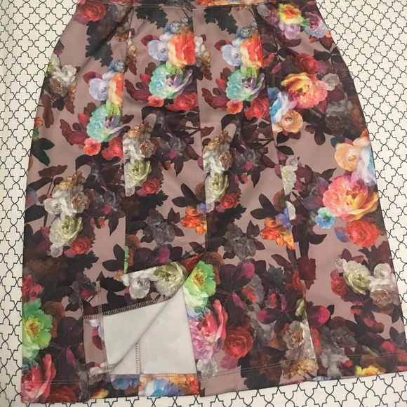 simonton says floral women skirt - Picture 3 of 6
